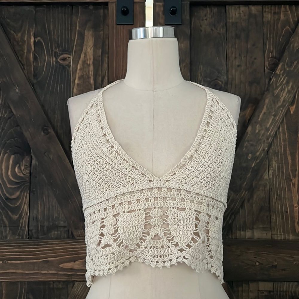 La Vie 89  Crochet knit v neck crop top ivory white back tieSz- Small